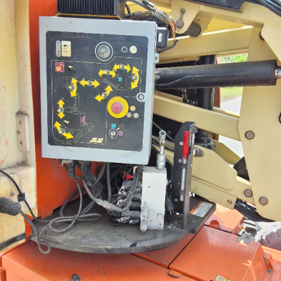 USED 2013 JLG E300AJP