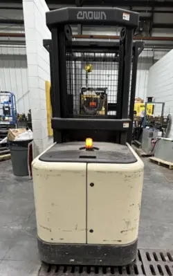 Used 2002 CROWN SP3010-30 Order Pickers Pennsylvania US | National Lift Equipment #1382491