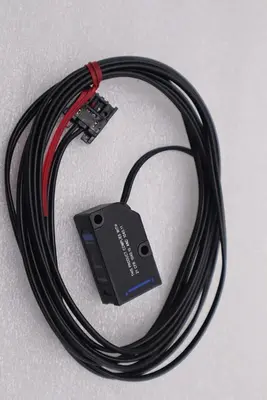 NEW OPEN BOX New Keyence LV-H100 Laser Sensor STOCK L-374-C