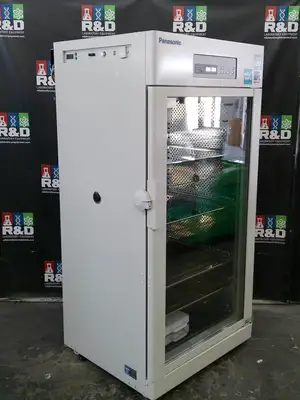 Panasonic MCO-80IC CO2 Large Reach-In Incubator 30.1Cf, 851L, 120v