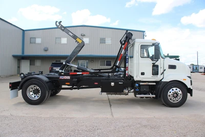 New | in-Stock 2025 MACK MD6 Hooklifts & Roll-Offs Texas US | Roll Off Truck World #1491879