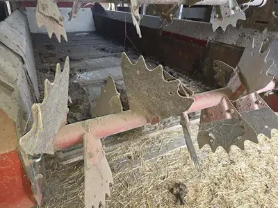 NEW HOLLAND 165 Manure Spreaders | Iron Listing (4)