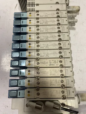 SMC EX260-SEN1 Ethernet/IP 13 Valve Manifold w/ (10) SY5201R-5U1 Valves
