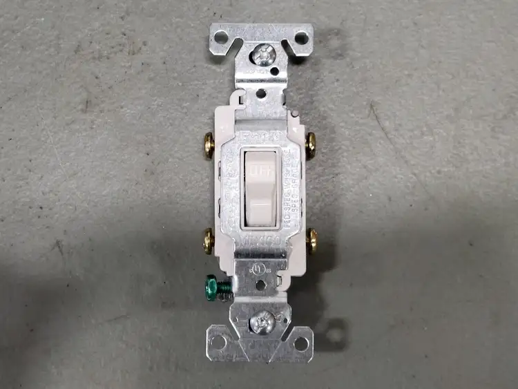 Used EATON CS220 Switchgears British Columbia CA | Lenmark #244661