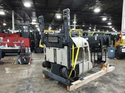 USED 2016 CROWN RR5795S-45