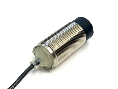 E2B-M30LN30-WZ-C1 | Omron  Cylindrical Proximity Sensor 10-30VDC w/ Mounting Nut - New – Open box