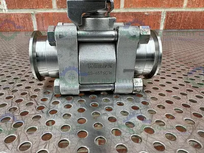 USED WHITEY SS-65TSC16 STAINLESS STEEL BALL VALVE W/ 1" SANITARY FITTING