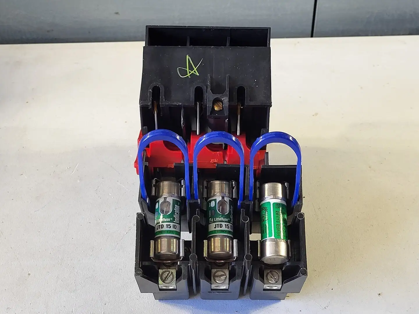 Disconnect Switch w/ 3 Times 15 Amp Fuse JTD15ID