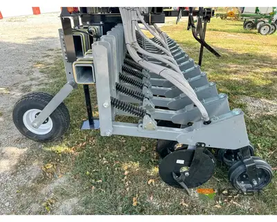 Used HINIKER _UNKNOWN_ Seeders Iowa US | Keast Enterprises #1360324