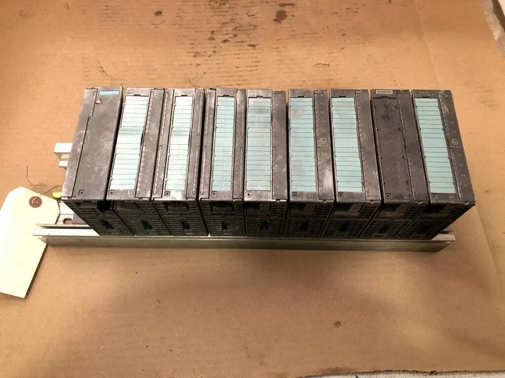 Siemens SIMATIC ET-200M PLC Interface Module 153-1AA02-0XB0 w/ 8 Modules / Rack