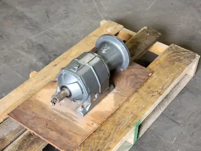 USED US GEARMOTORS F11-0495529-011