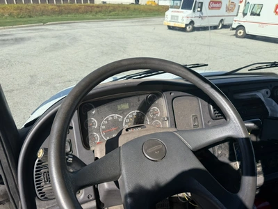 Used 2007 FREIGHTLINER BUSINESS CLASS M2 26' BOX TRUCK Box trucks Ohio US | Miedema Asset Management Group #1709372