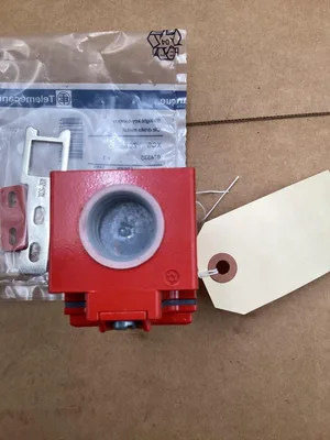 USED TELEMECANIQUE XCSA723