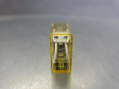 IDEC RIHB-UAC120 GENERAL PURPOSE RELAY, 120V - Lot of 4. 4C-43