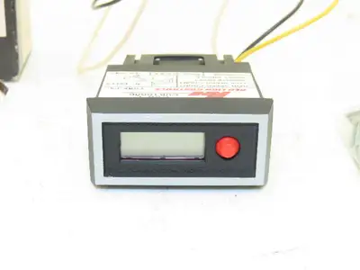 Red Lion CUB10000 Counter 6-Digit 3VDC Panel Mount 67.3x33mm IP66 50Hz/5kHz