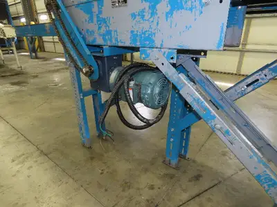 New London Engineering 7.5" x 13' 6" Side by Side Plastic Chain Conveyor 90°