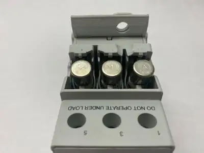 USED SIEMENS FUSE HOLDER CLASS CC 3-POLE