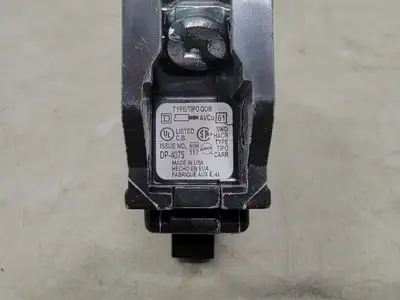 NEW SQUARE D QOB120