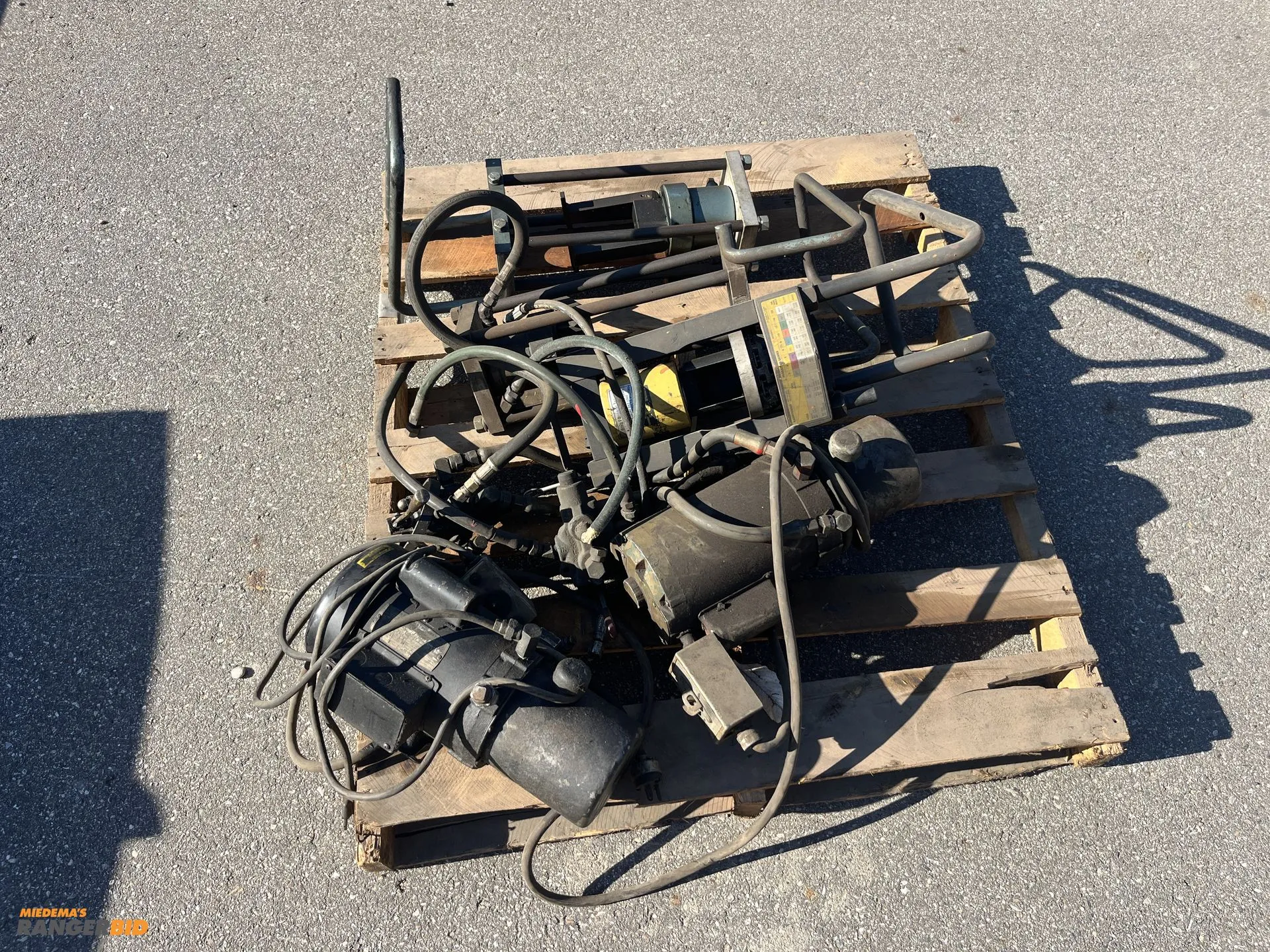 USED PARKER HYDRAULIC CRIMPER SYSTEM