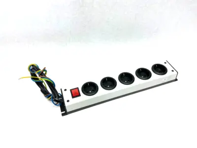 USED APSA 5-PORT POWER OUTLET STRIP 05000.0S05.09.020