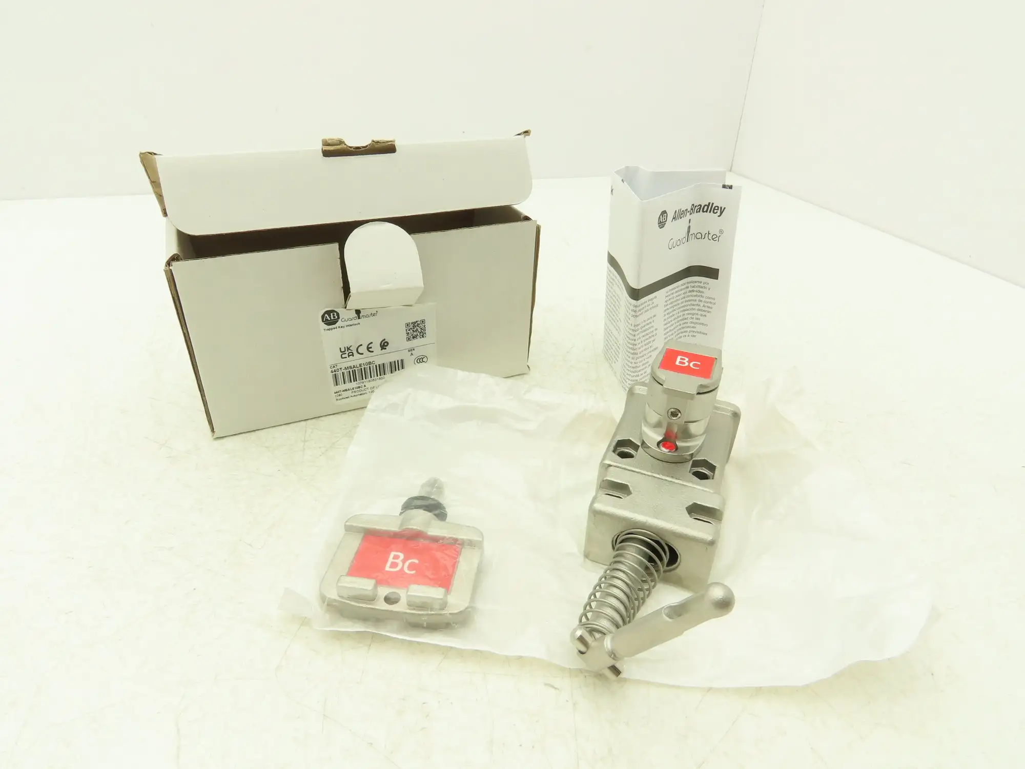 Allen Bradley 440T-MSALE10BC Guardmaster Trapped Key Interlock Switch With Key