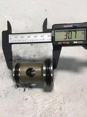 USED VICKERS 25-D10-30