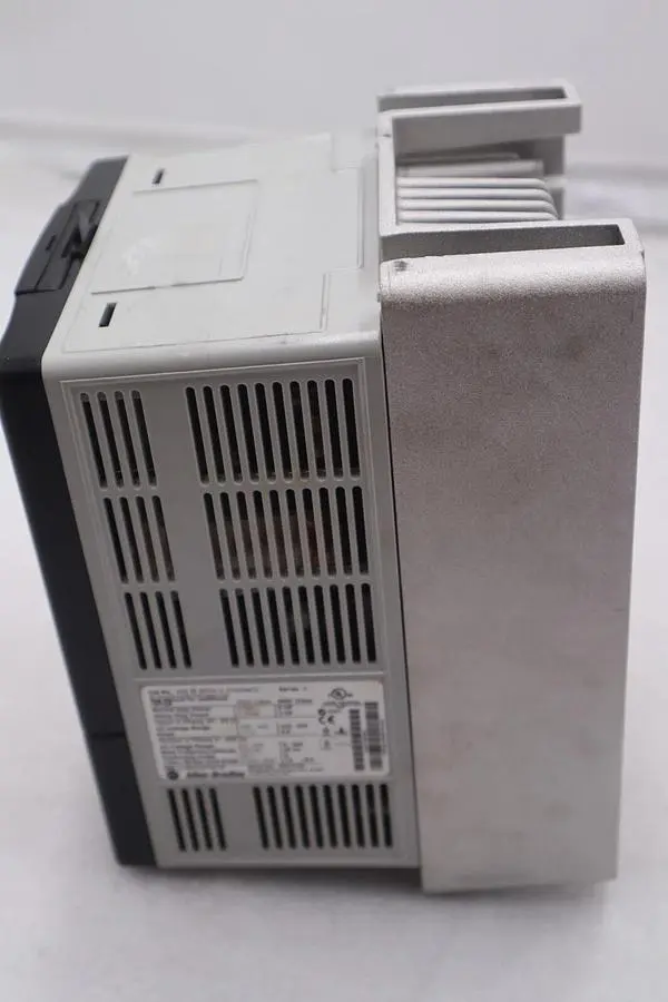 ALLEN BRADLEY20AD8P0A3AYNANC0 POWERFLEX 70 5HP AC DRIVE 480 VOLT STOCK 3293