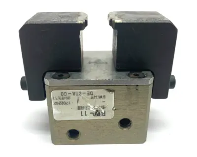Used Destaco Double Wedge Parallel Grippers High Impact Robot Parts Michigan US | Maverick Industrial Sales #1398300