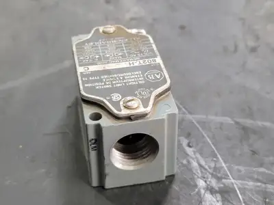 USED ALLEN-BRADLEY 802T-H