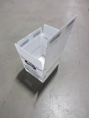 PALLETS AND PALLETS OF FOLDING PLASTIC BINS
