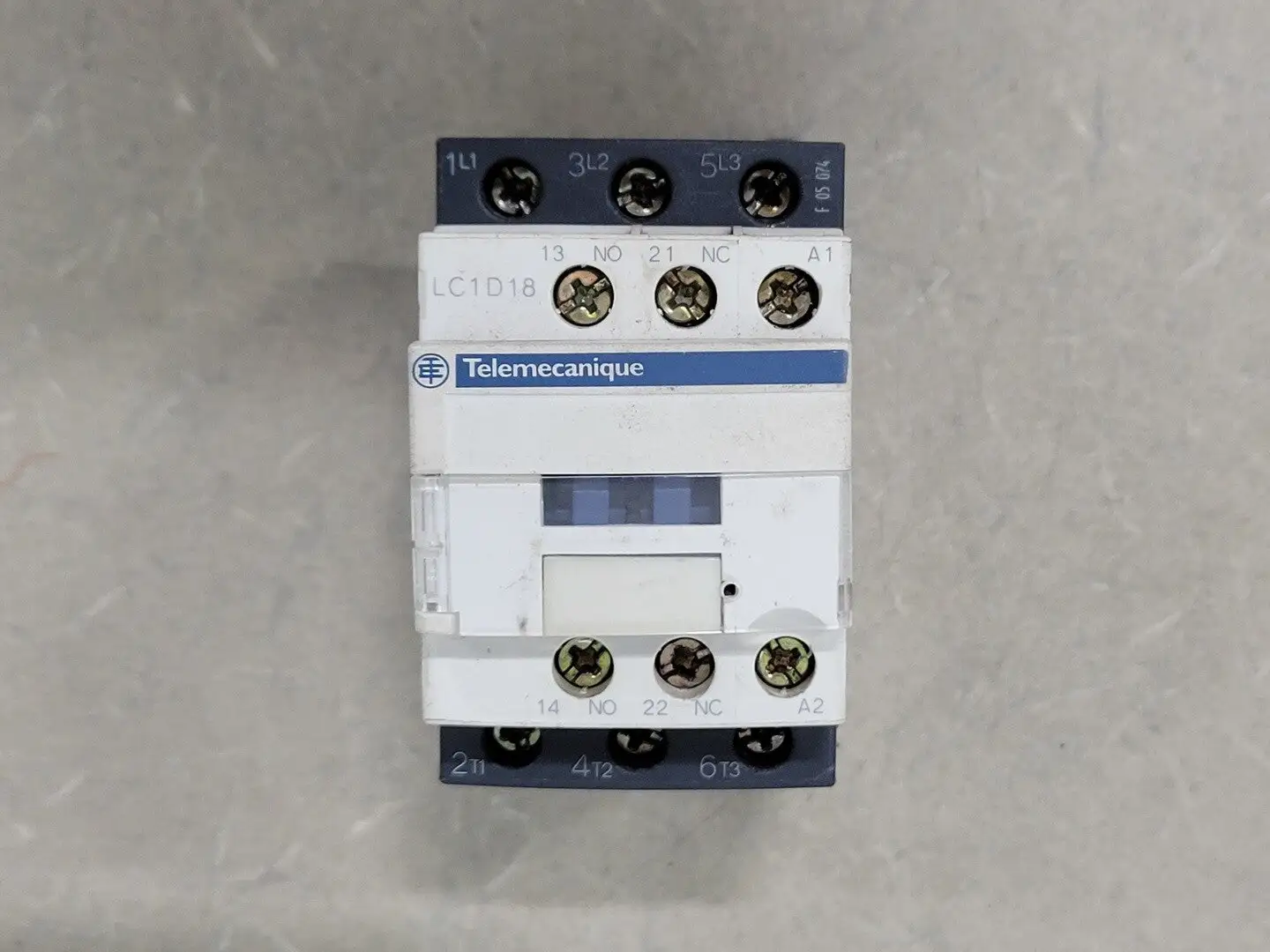 USED TELEMECANIQUE LC1D18B7