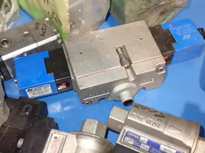 Pneumatic Lot, Valves, Pin Clamp