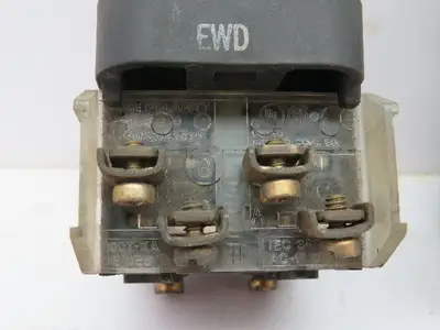 Allen Bradley 800T-PT16 Illuminated Push Button Ser T 120V WHITE NO/NC  Lot of 4