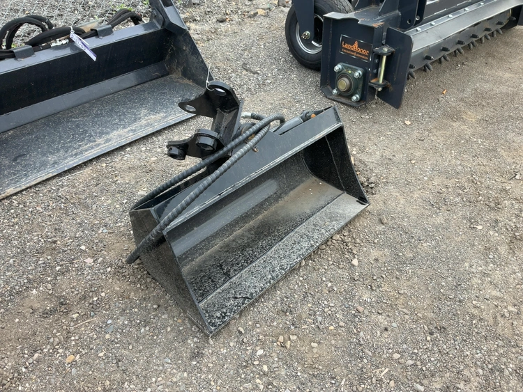 Used GIYI 3T HYDRAULIC TILT BUCKET MINI EXCAVATOR ATTACHMENT Multipurpose Buckets Michigan US | Miedema Asset Management Group #1579266