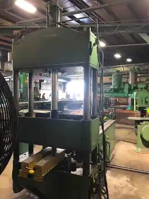 60 TON 4 POST HYDRAULIC STRAIGHTENING PRESS, 42" LR X 18" FB TABLE, 117" PNEUMATIC RUN OUT TABLE,