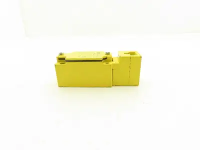 Telemecanique XCK J1305707 Safety Interlock Key Switch 240vac 3amp