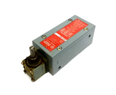 802X-NP7 | Allen Bradley  Ser. 1 Limit Switch Lever Type, NEMA Type 4 & 13 Oiltight - New Other
