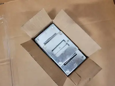 NEW HUBBELL 8372