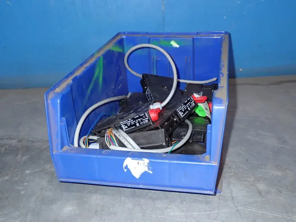 Used SCHMERSAL AZM 161SK12/12RKAT024 Relays & Switches Ohio US | HGR 24 #1129945