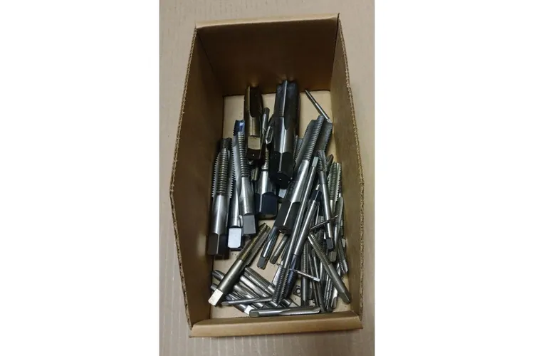 Used _UNKNOWN_ _UNKNOWN_ Taps & Dies Ohio US | Thompson Auctioneers #1547385
