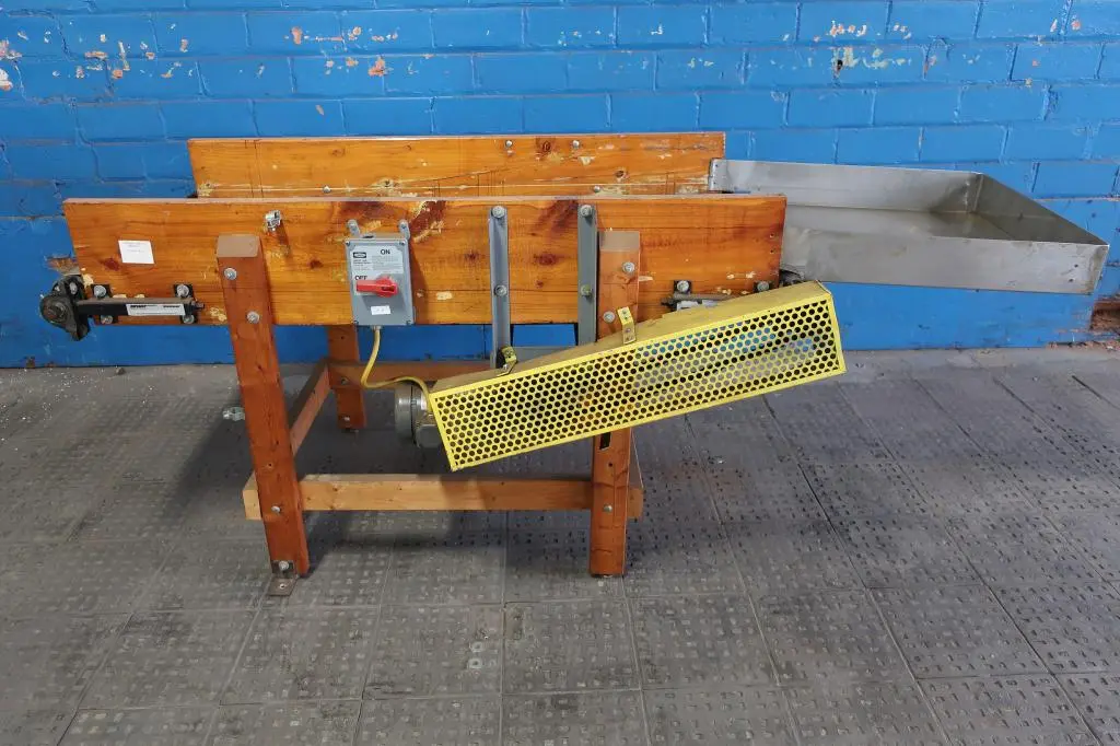 SPC8303  Conveyor belt conveyor 24" w x 67" l