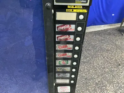 Used _UNKNOWN_ _UNKNOWN_ Vending Machines Ohio US | HGR 24 #1357987