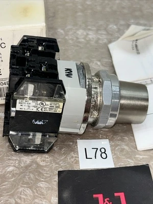 NEW Allen-Bradley 800TC-H3304B