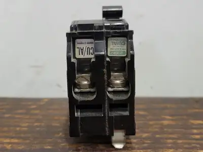 USED SQUARE D QO220
