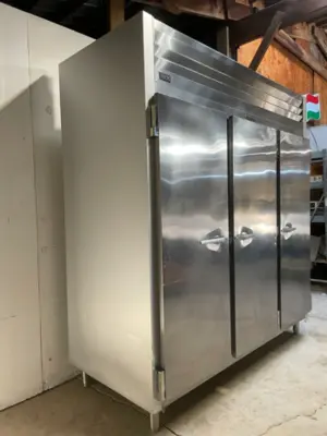 182-0175 Traulsen G30010 3 Door Reach-in Cooler Refrigerator on Casters