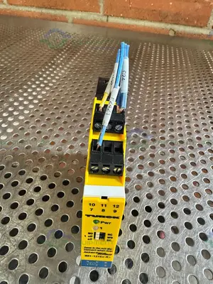 Used TURCK IM1-121EX-R ISOLATING SWITCHING AMPLIFIER Electronics & Components California US | Equipment Lab #1424382
