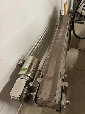 USED CUSTOM DESIGNED & FABRICATED STAINLESS STEEL CONVEYOR