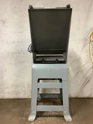 152-0548 Oliver 797 Bread Slicer