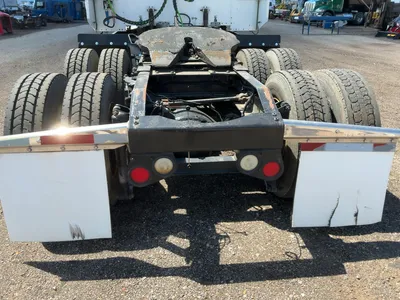 USED 2011 PETERBILT 386