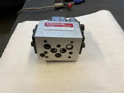 USED MOOG D631-337C SERVO CONTROL VALVE